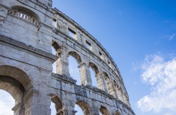 monumento più antico d'italia qual è colosseo arena di verona